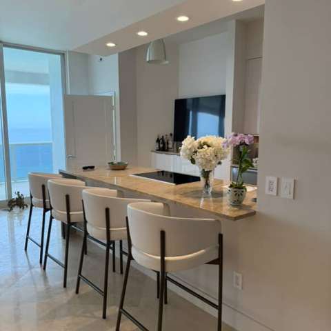 Image by @miamiluxdesign