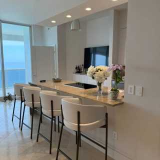 Image by @miamiluxdesign